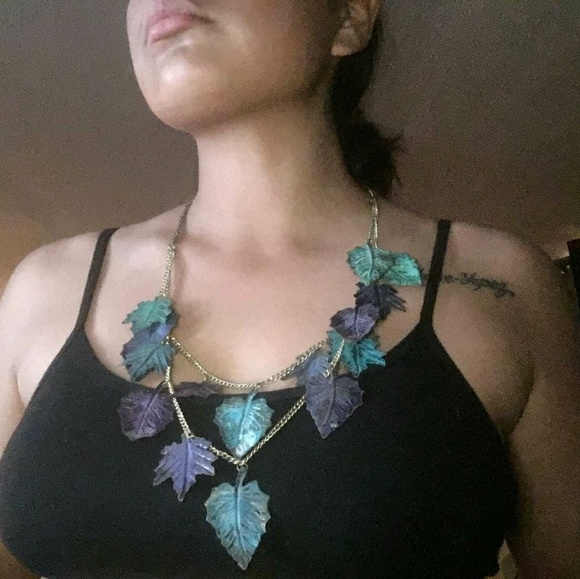 Vintage leaf necklace - Picture 3 of 5